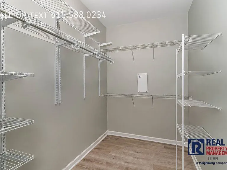 1004 Briggs Ln — Photo 12