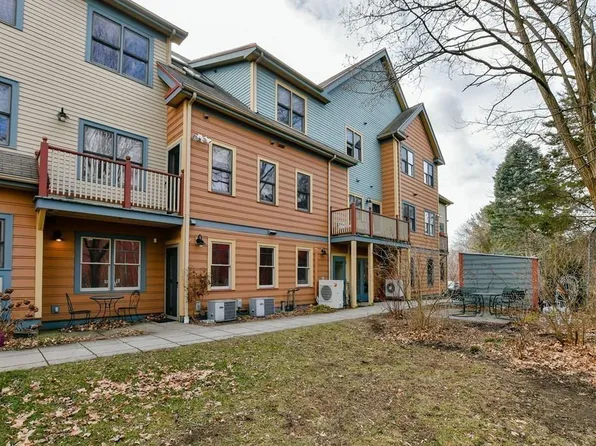 171-195 Harvey St #195-3, Cambridge, MA 02140