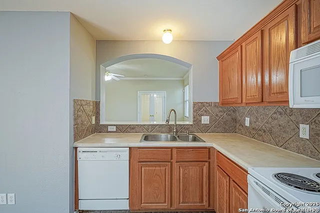 7703 Wexford Sq — Photo 11