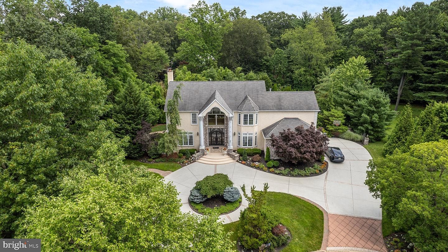House on the Hill トップス　Checker 90 534 Holly Knoll Dr, Churchville, PA 18966 | MLS #PABU2114390 | Zillow