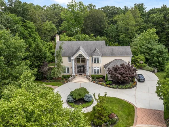 534 Holly Knoll Dr, Churchville, PA 18966