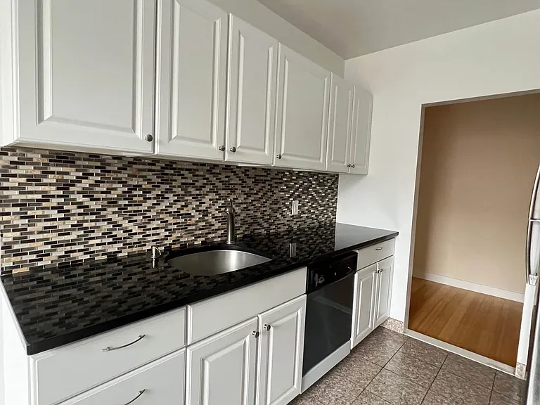 11880 Metropolitan Ave #5 — Photo 5