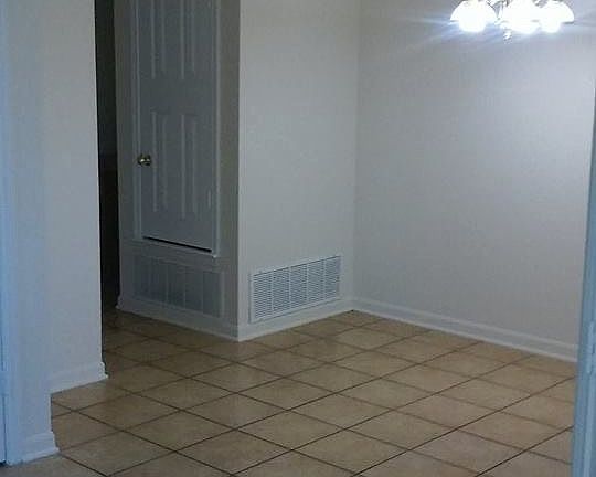 5th image of 1101 Conner Ct APT A