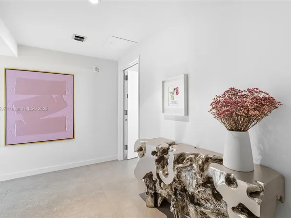 460 NE 28th St APT 1805, Miami, FL 33137