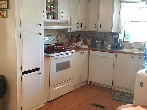 Clean laminate floors