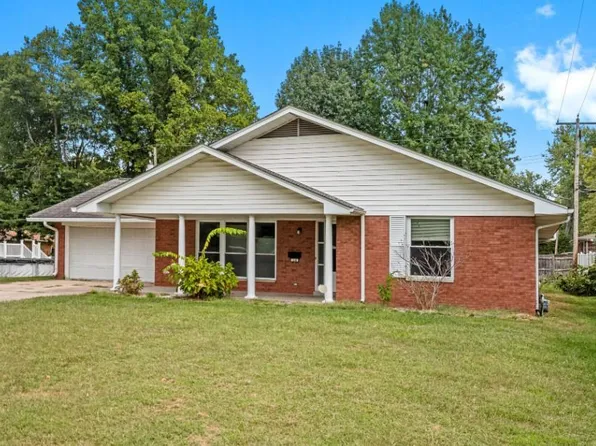 310 E Park Dr, Belleville, IL 62226