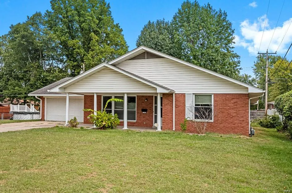 310 E Park Dr photo 1