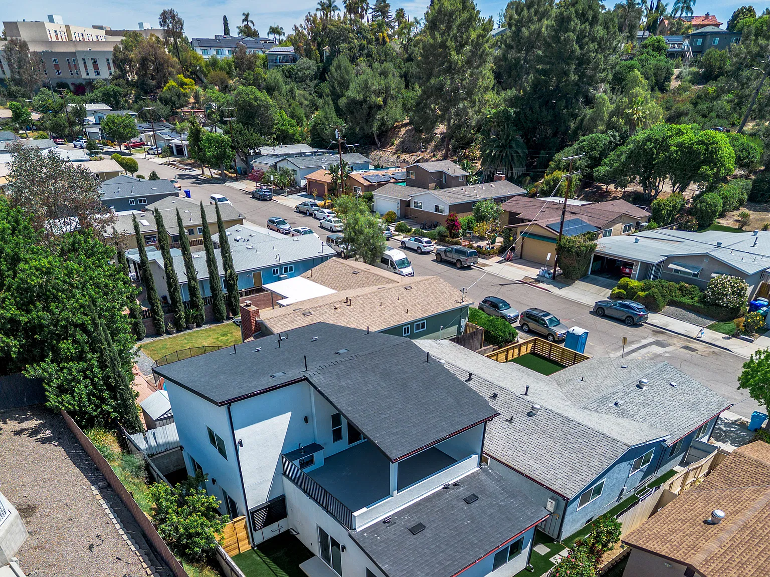 5 bed, 1200 sqft, $6,000 — Photo 2
