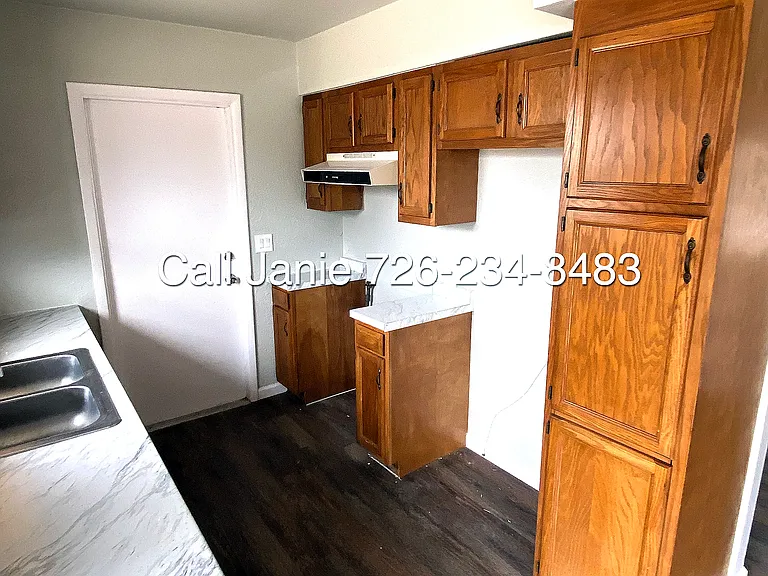 4811 Castle Strm — Photo 7