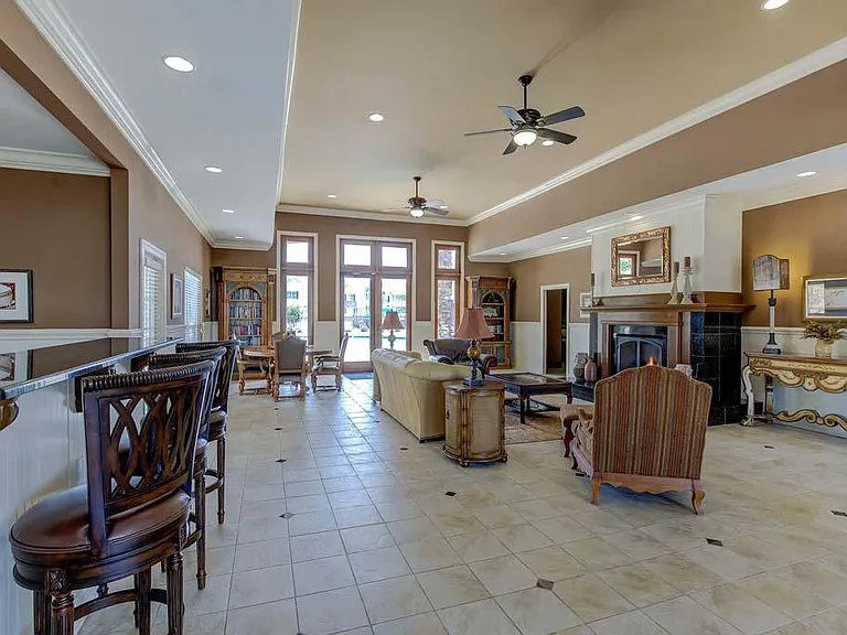 Ethan Pointe Apartments — Photo 18