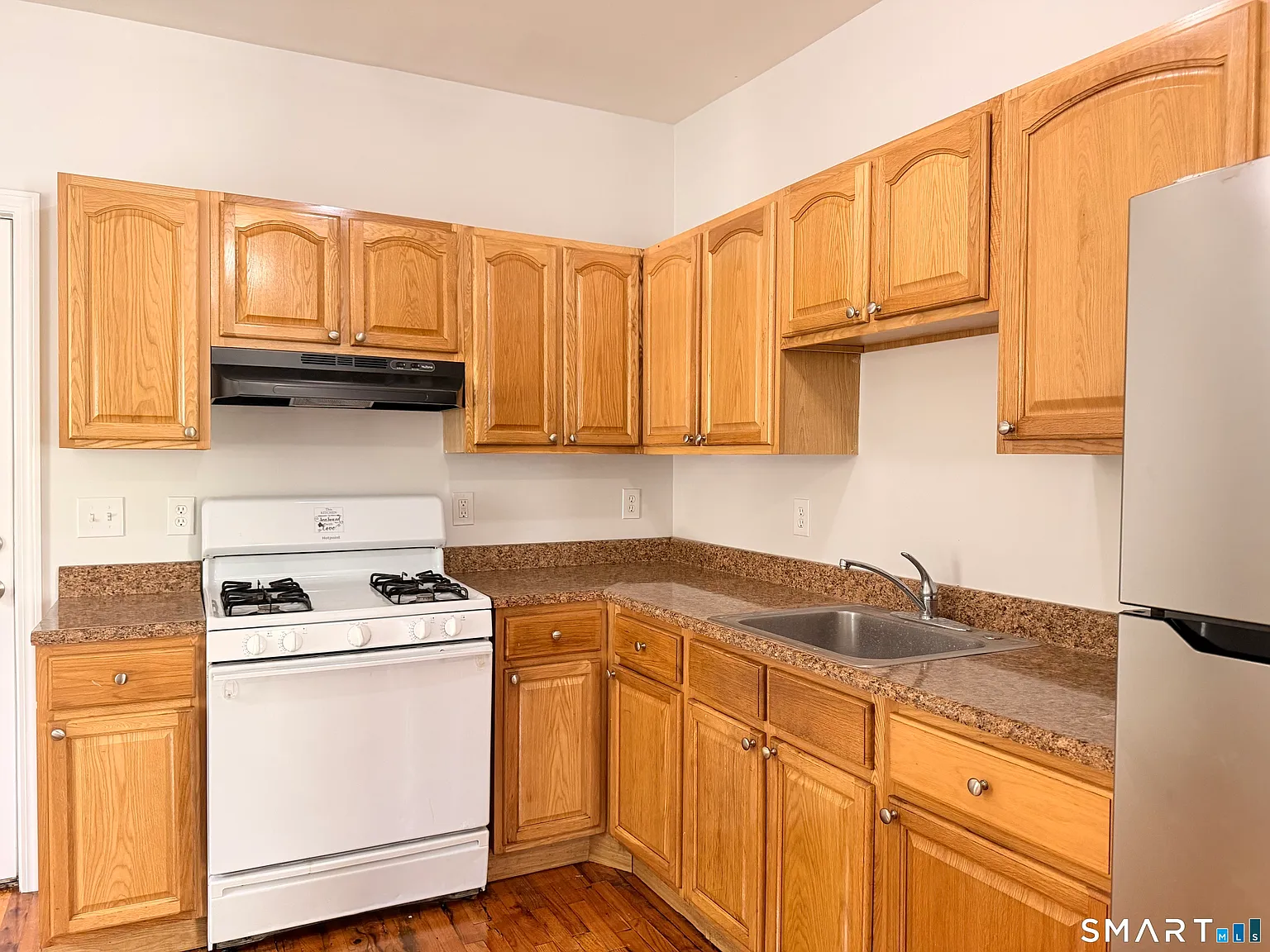 3 bed, 1.5 bath, 1248 sqft, $2,500 — Photo 4
