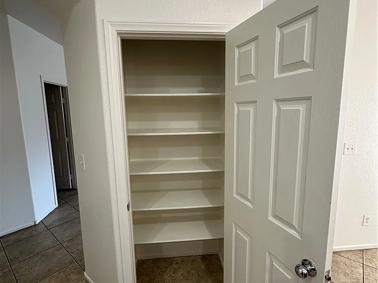 2844 Woodland Park Ave — Photo 6