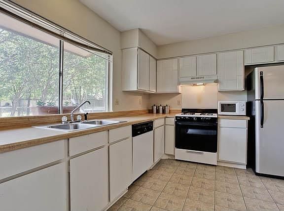3rd image of 7124 Oldham Pl