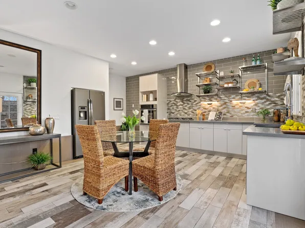 3348 Terrace Ridge Ln, Long Beach, CA 90804