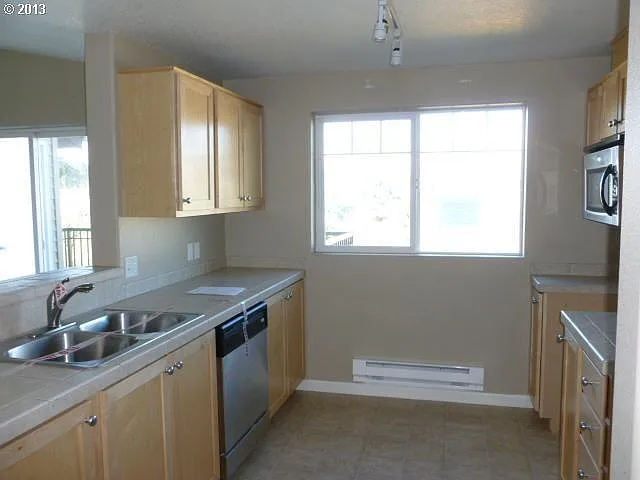 730 NW 185th Ave #3 — Photo 4