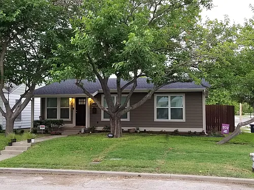 2737 Gordon Ave Photo 1