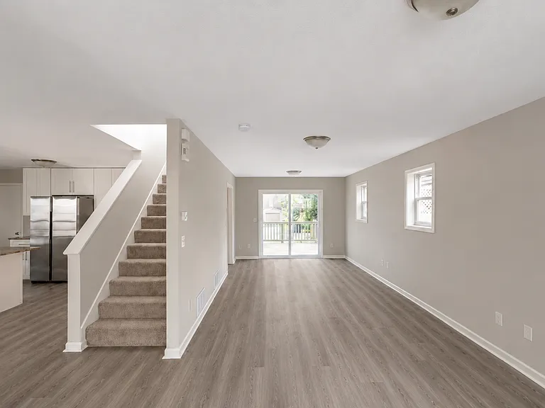 2331 Sheridan Ave N — Photo 5
