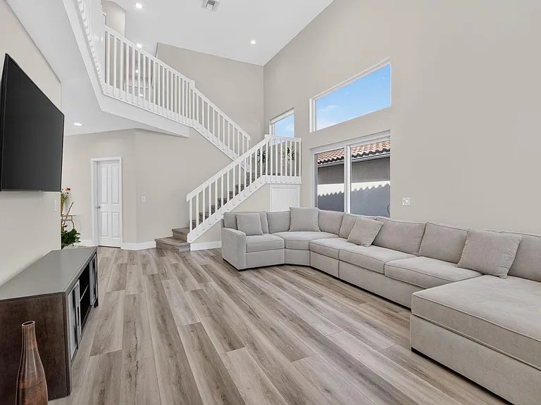 5338 NW 26th Cir — Photo 11