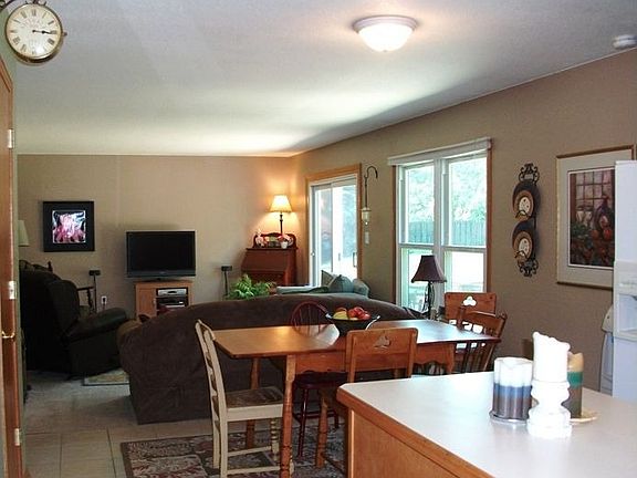 3rd image of S69W22180 Sonoma Way