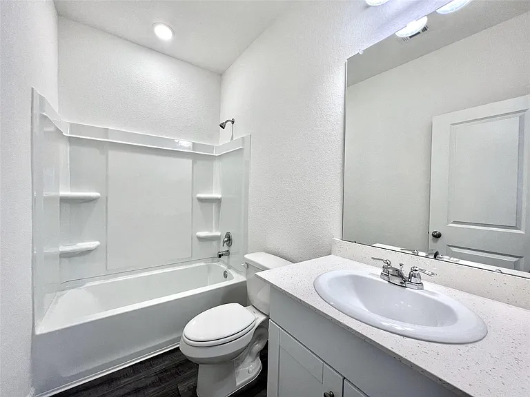 680 Amesbury Rd — Photo 13