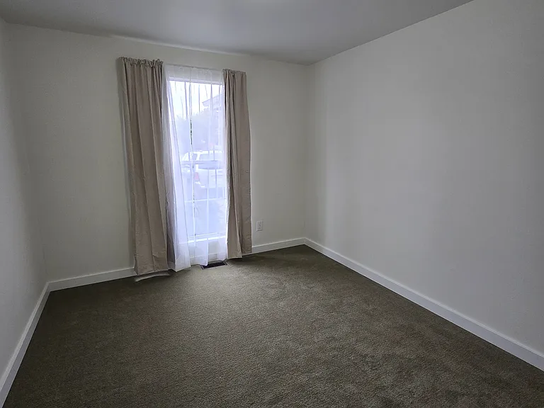 1004 Bathke Ave — Photo 10