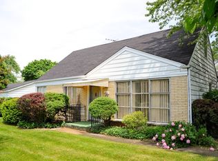 3220 Dell Pl, Glenview, IL 60025