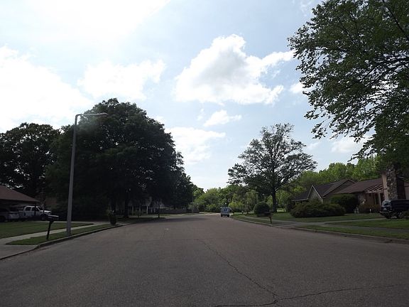 5th image of 6167 Northampton Dr