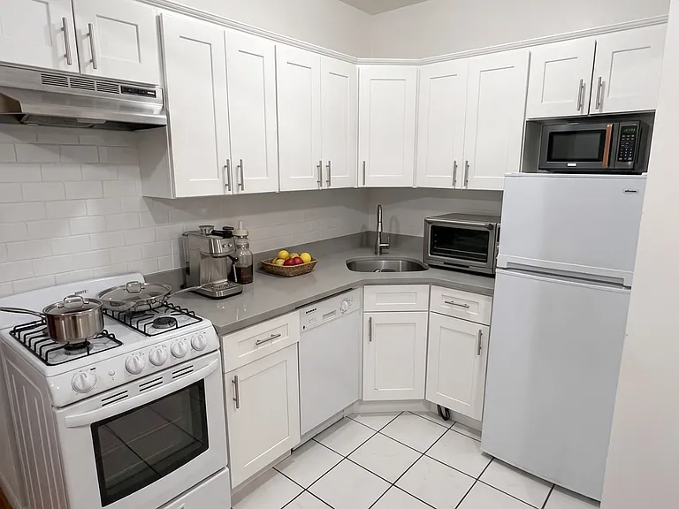 114 E 28th St #4A — Photo 4