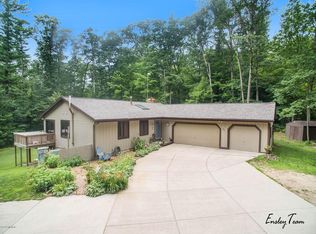 6770 Wildwood Ct, Cedar Springs, MI 49319
