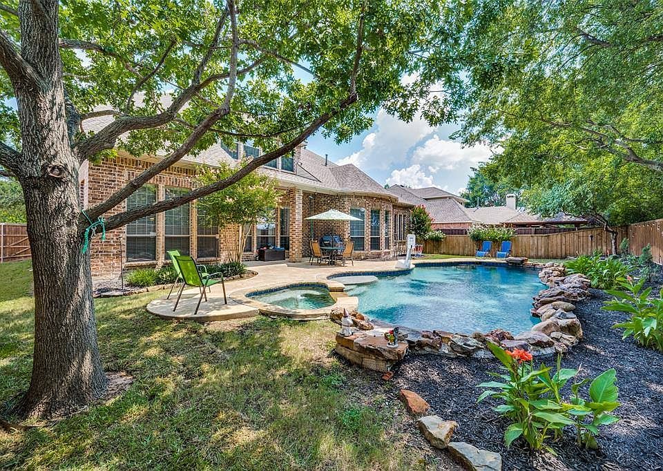 1st image of 450 Willowview Dr