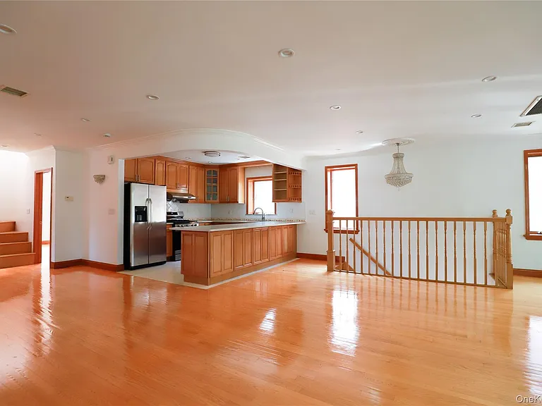 69-73 185th St #2 — Photo 5