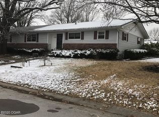 1200 Circle Dr, Neosho, MO 64850