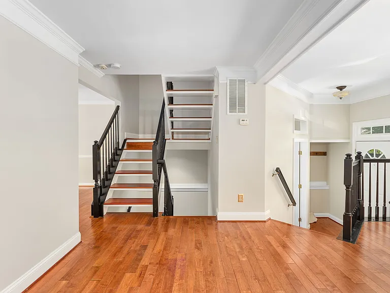 12894 Effingham Ct — Photo 8