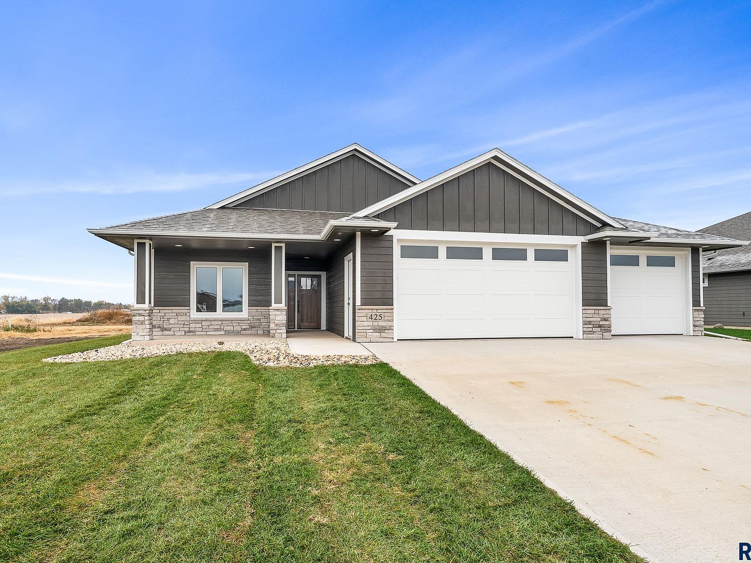 s*u様 house on the hill L/S Tee (Checker) 425 E 8th St, Tea, SD 57064 | Zillow