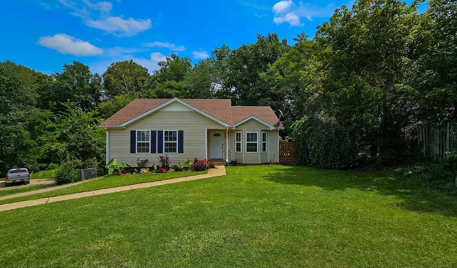 3 bed, 2.0 bath, 1673 sqft, $1,800 — Photo 2
