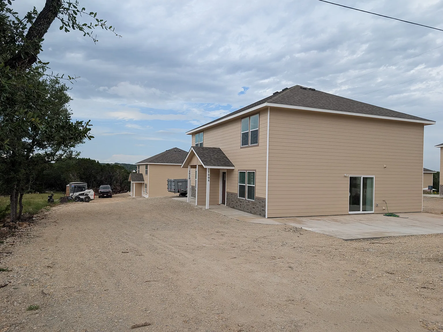 3 bed, 1300 sqft, $1,750 — Photo 2
