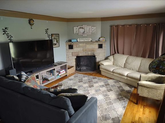 3rd image of 2480 Meadow Wood Trl