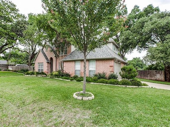 3rd image of 1240 Oakwood Dr