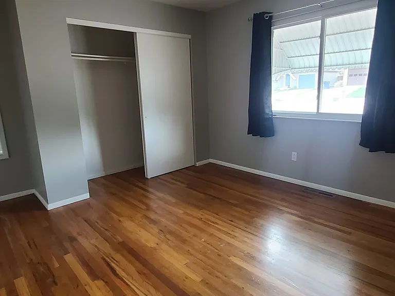 723 Kingsley Dr — Photo 4