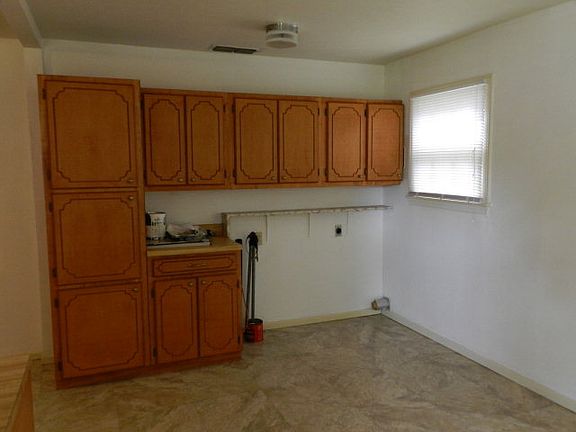 4th image of 1202 Elm St