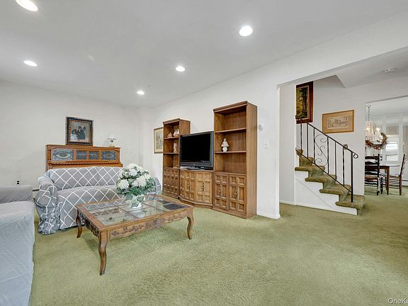 4th image of 34 Dogwood Drive