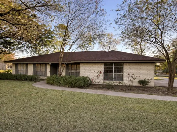 2003 Rockwood Dr, Bryan, TX 77807