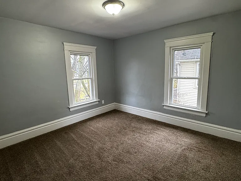 599 Rhodes Ave — Photo 13