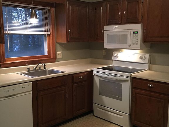 Eat in kitchen. Newer appliances