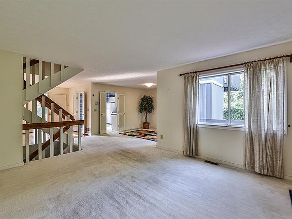 4th image of 66 Twin Lakes Dr