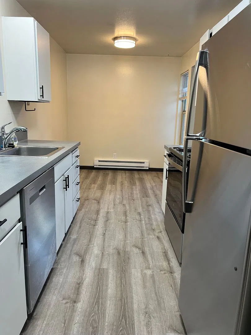 Corner Crest Apartments — Photo 4