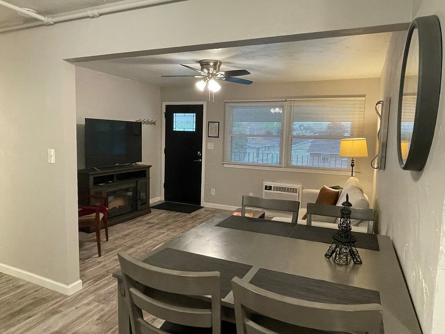 2 bed, 1.0 bath, $4,101 — Photo 4