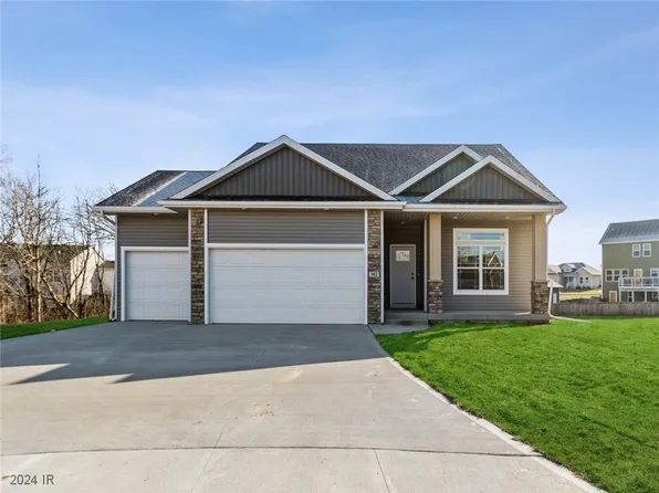 302 Magnolia Point, Winterset, IA 50273