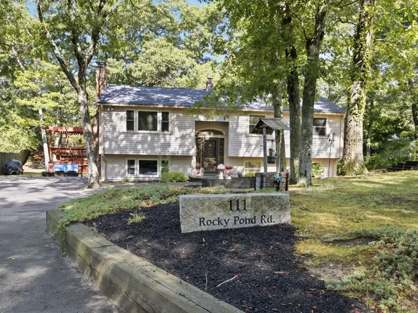 111 Rocky Pond Rd, Plymouth, MA 02360