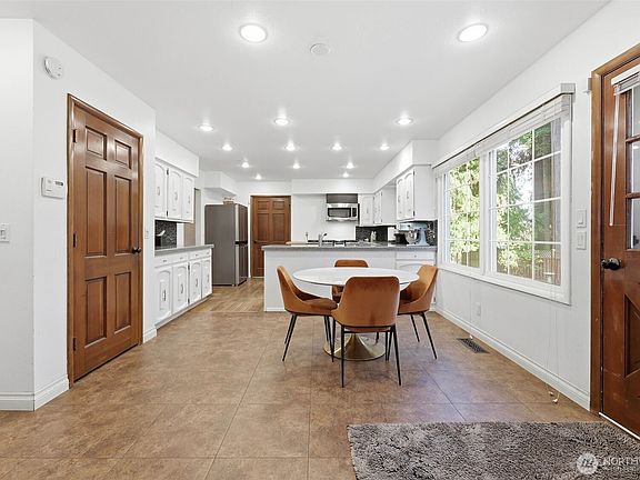 4th image of 7009 NE 74th Avenue